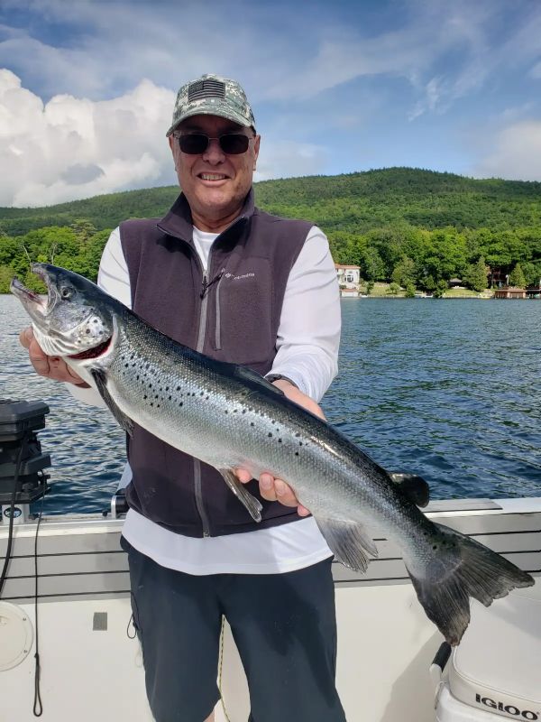 TROPHY Salmon fishing on the Queen